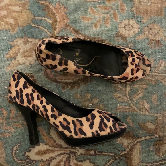 Cheetah print peel toe heels - Picture 3 of 3